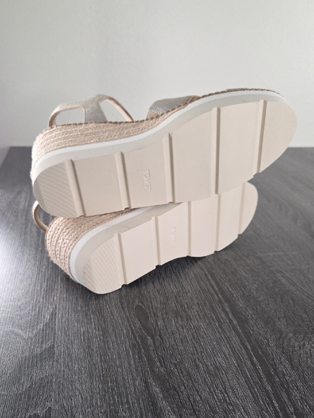 TOMS DARYA Silver Metalic Tan Platform Wedge Espadrille Sandals Size 11 - Picture 11 of 16